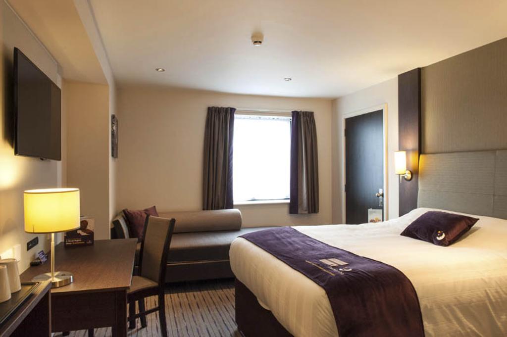 Premier Inn Manchester - Prestwich Bagian luar foto
