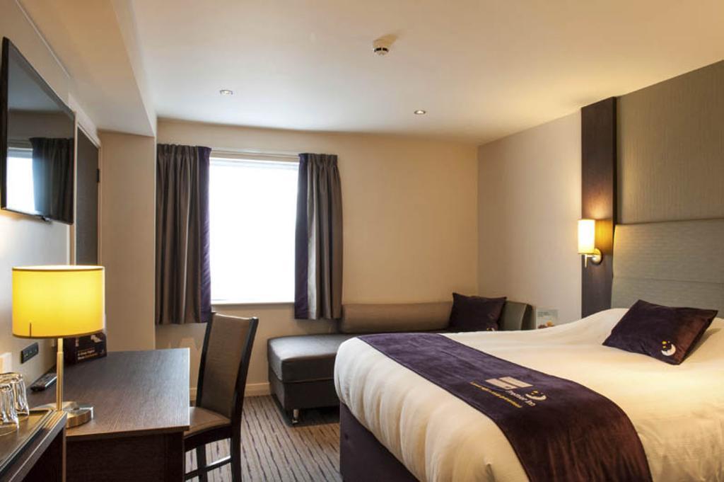 Premier Inn Manchester - Prestwich Bagian luar foto