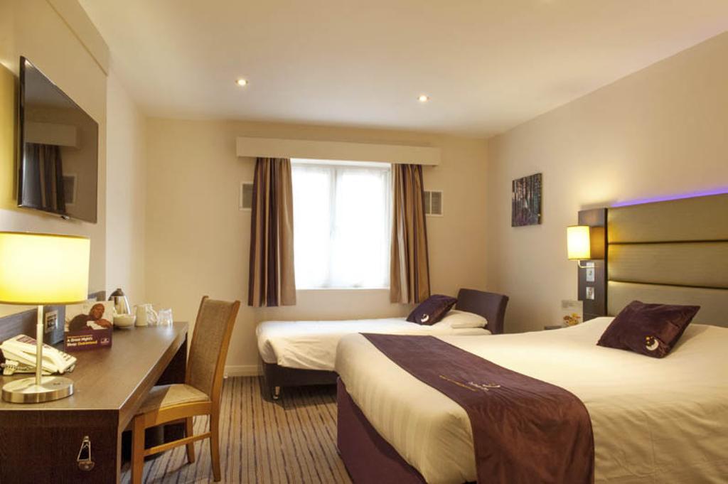 Premier Inn Manchester - Prestwich Bagian luar foto