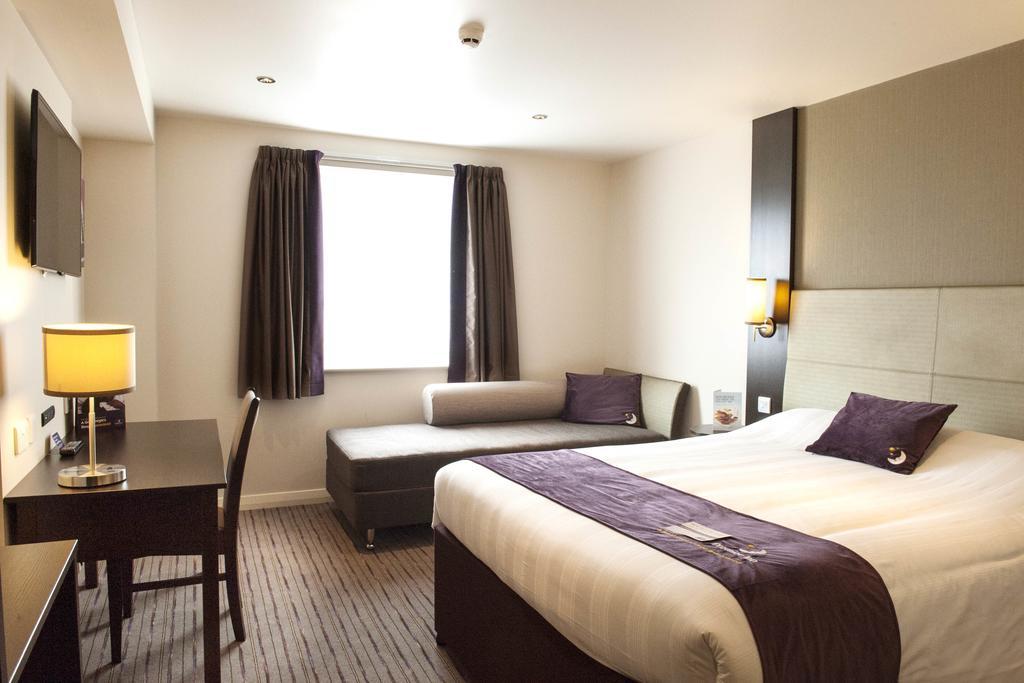 Premier Inn Manchester - Prestwich Bagian luar foto