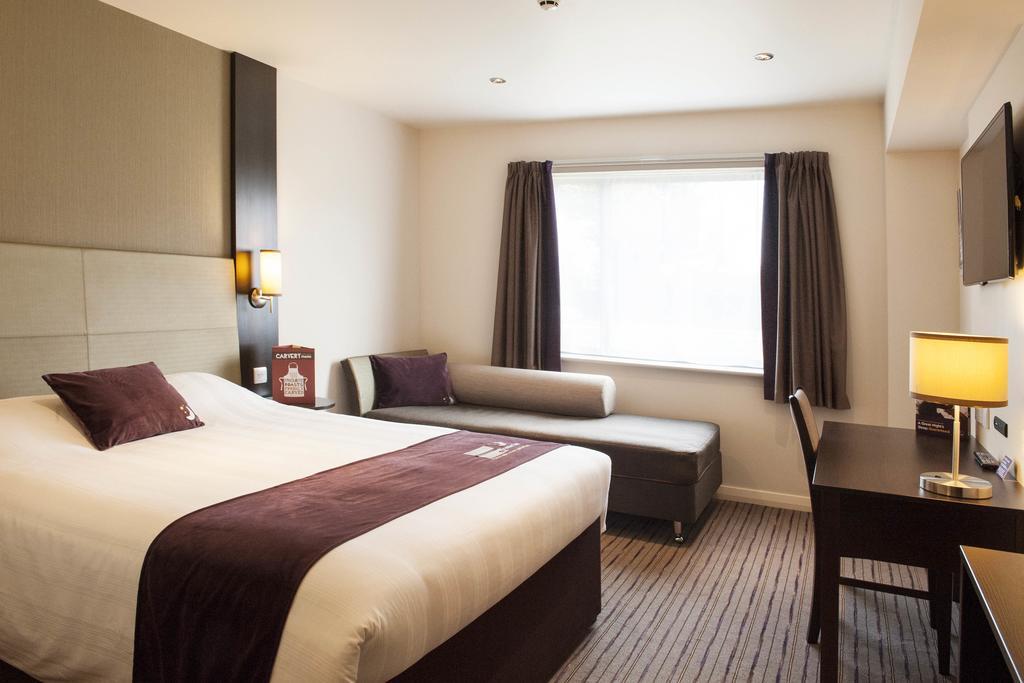 Premier Inn Manchester - Prestwich Bagian luar foto