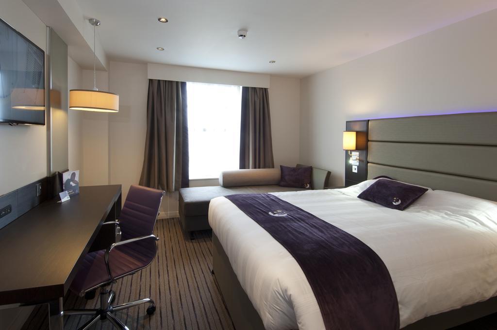 Premier Inn Manchester - Prestwich Bagian luar foto
