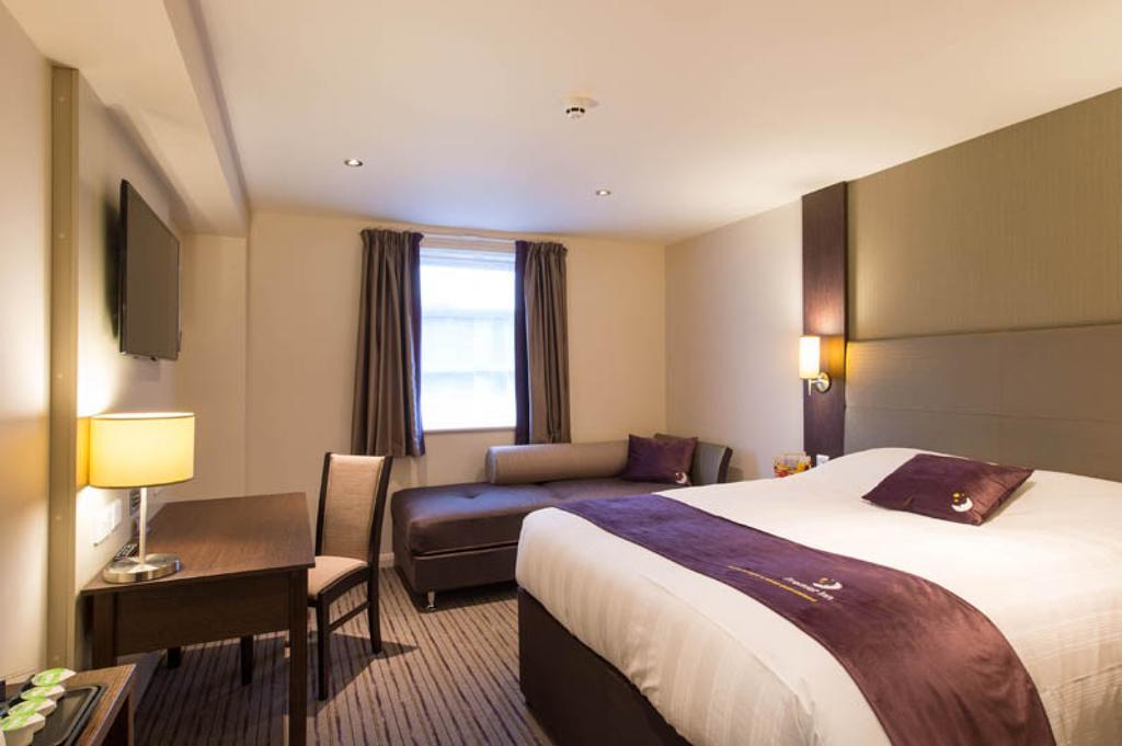 Premier Inn Manchester - Prestwich Bagian luar foto