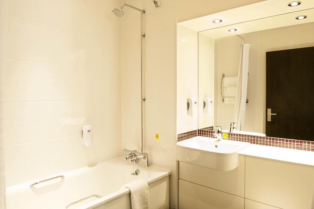 Premier Inn Manchester - Prestwich Bagian luar foto