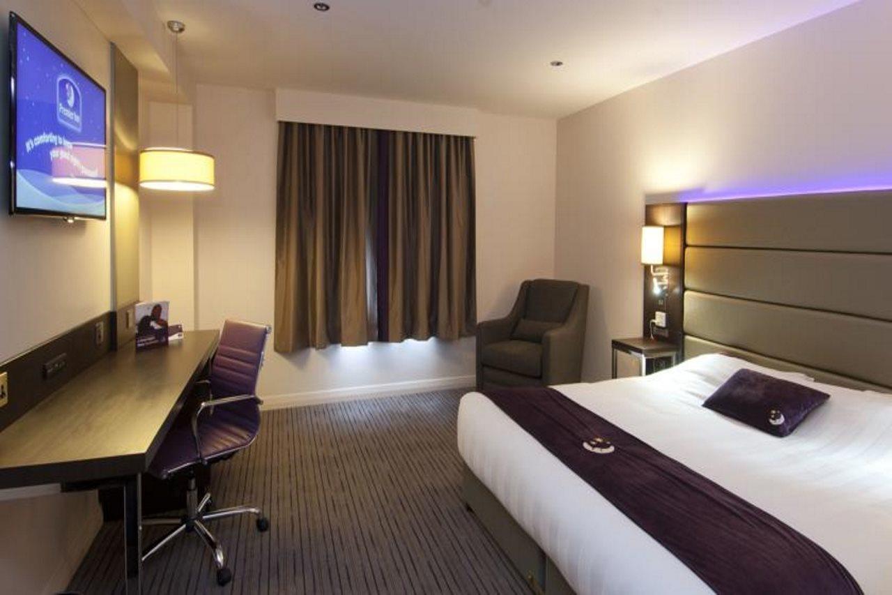 Premier Inn Manchester - Prestwich Bagian luar foto