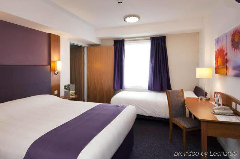 Premier Inn Manchester - Prestwich Bagian luar foto
